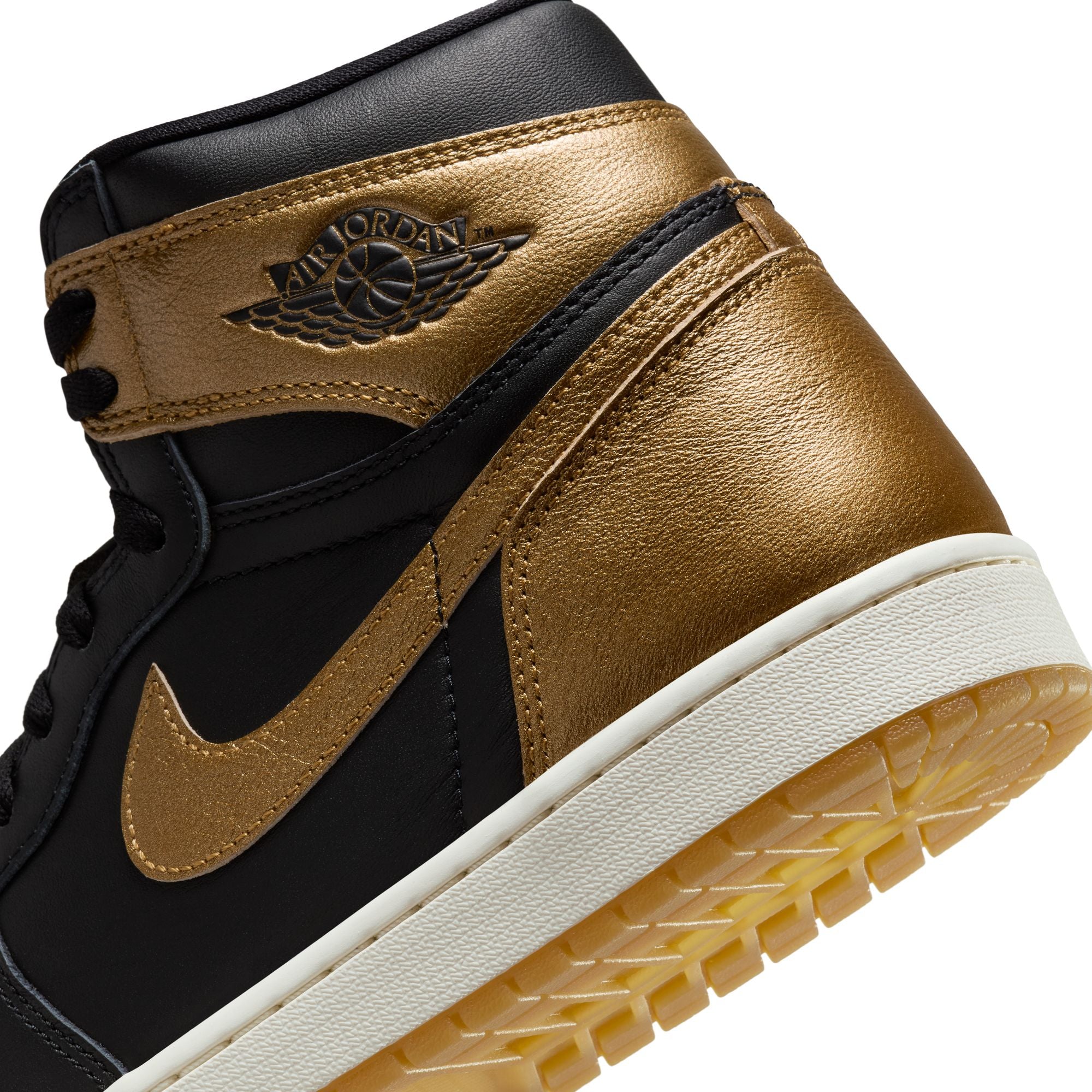 Air Jordan 1 Retro High OG 'Black and Gold'