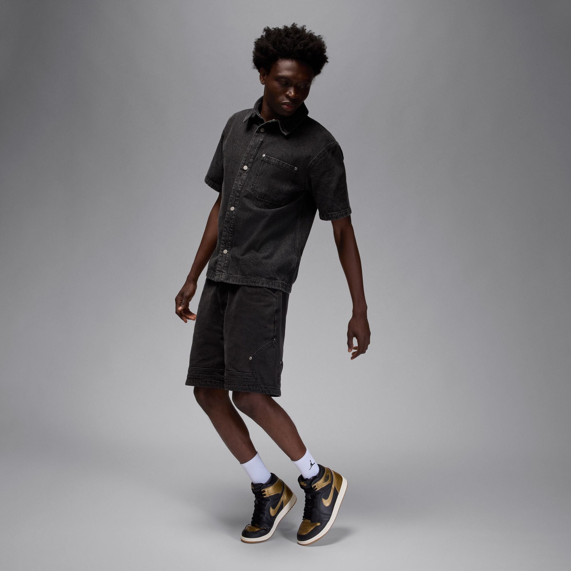 Air Jordan 1 Retro High OG 'Black and Gold'