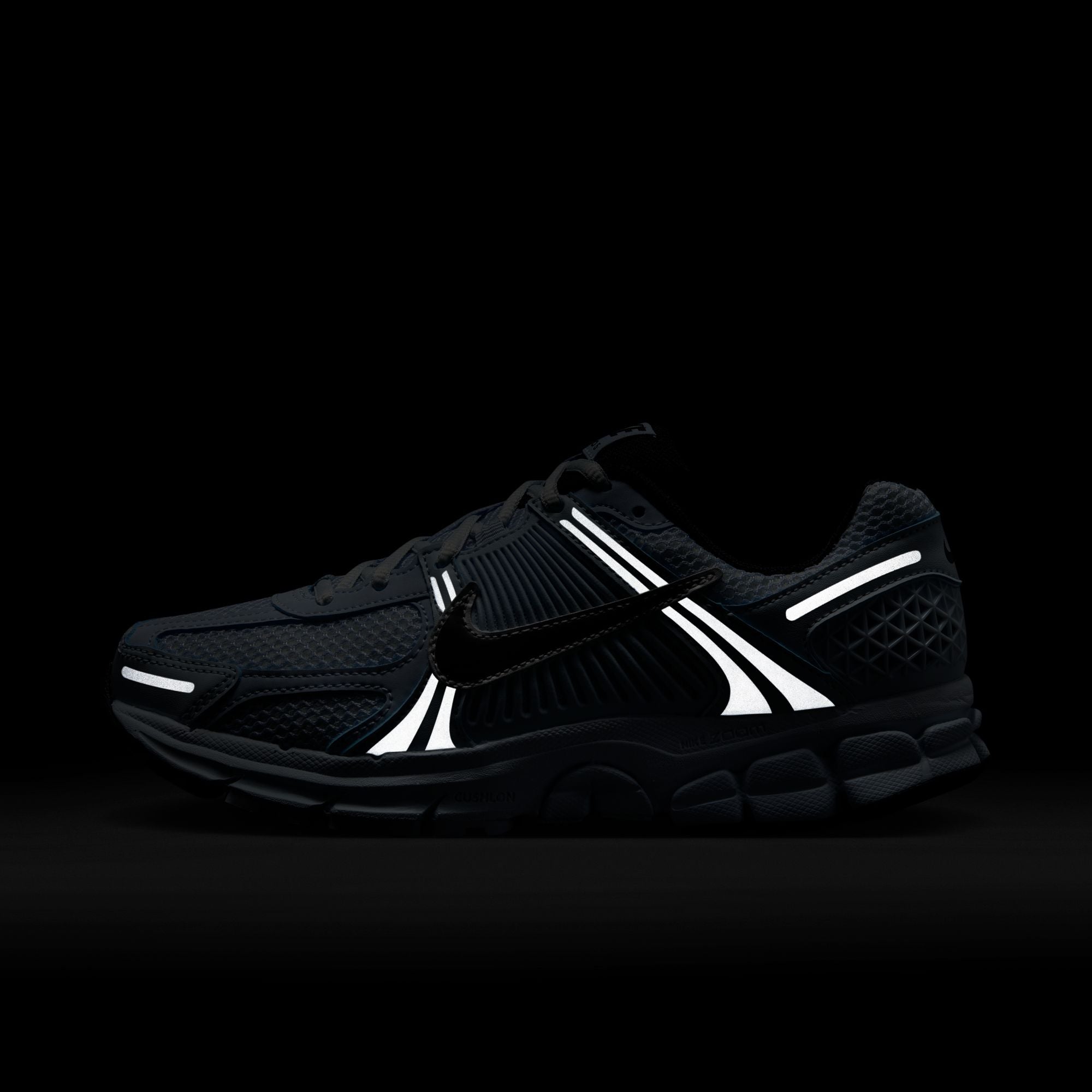 Womens Nike Zoom Vomero 5 'Black Platinum'