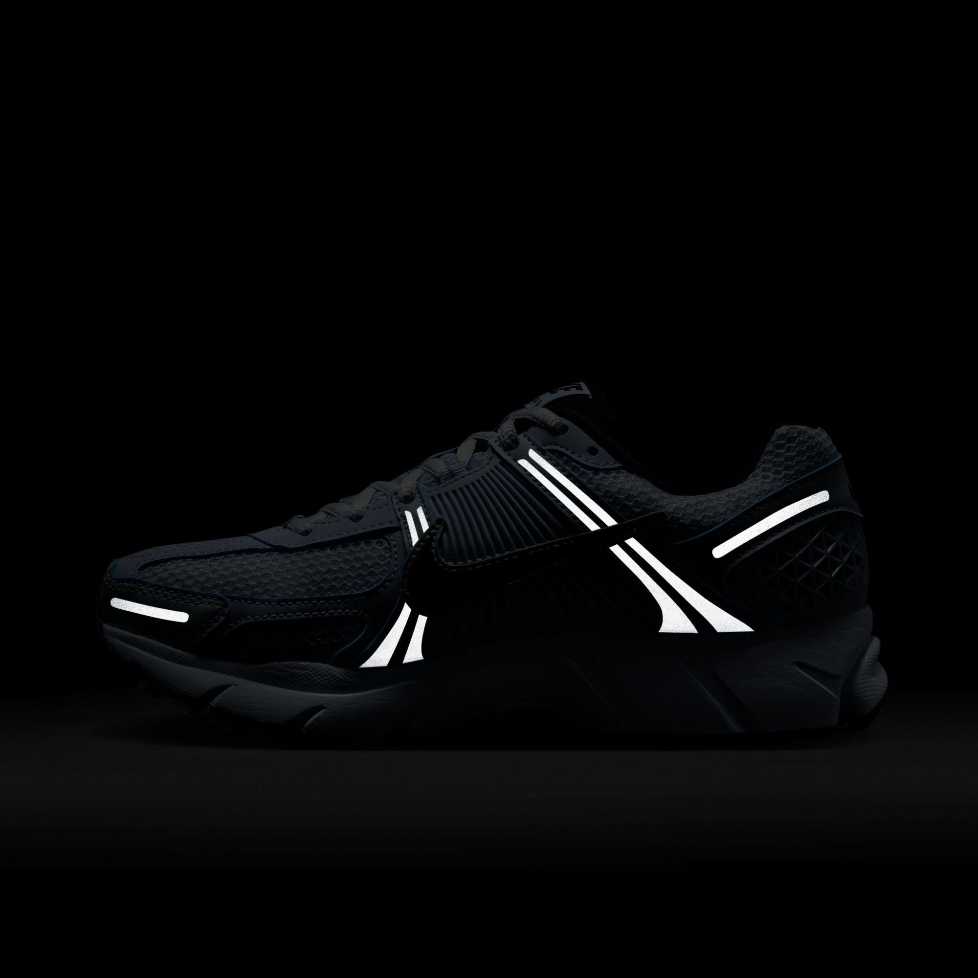 Womens Nike Zoom Vomero 5 'Black Platinum'
