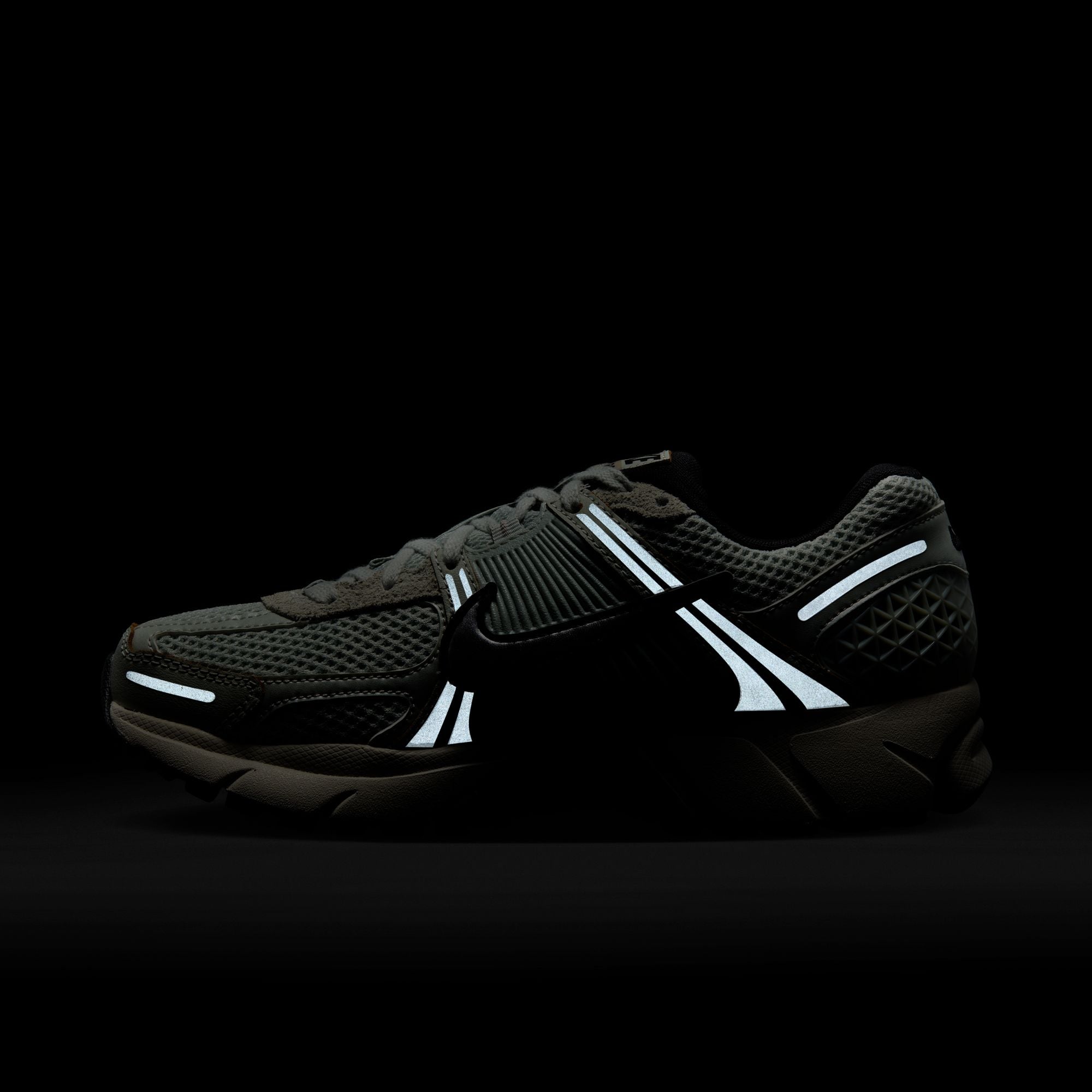 Womens Nike Zoom Vomero 5 'Light Silver'