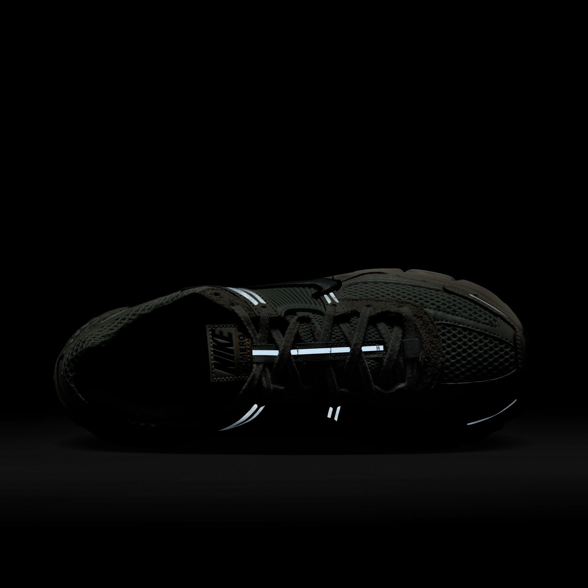 Womens Nike Zoom Vomero 5 'Light Silver'