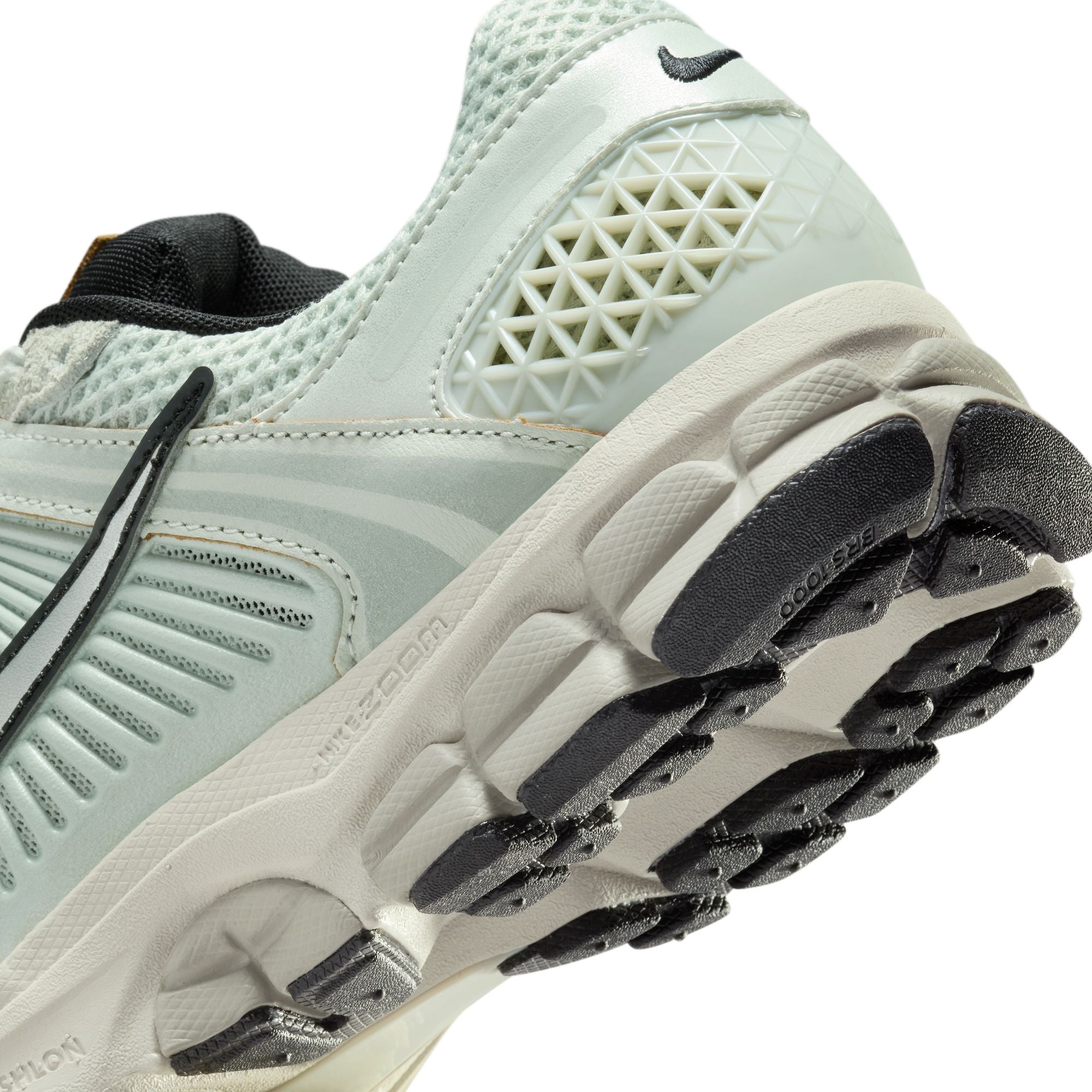 Womens Nike Zoom Vomero 5 'Light Silver'
