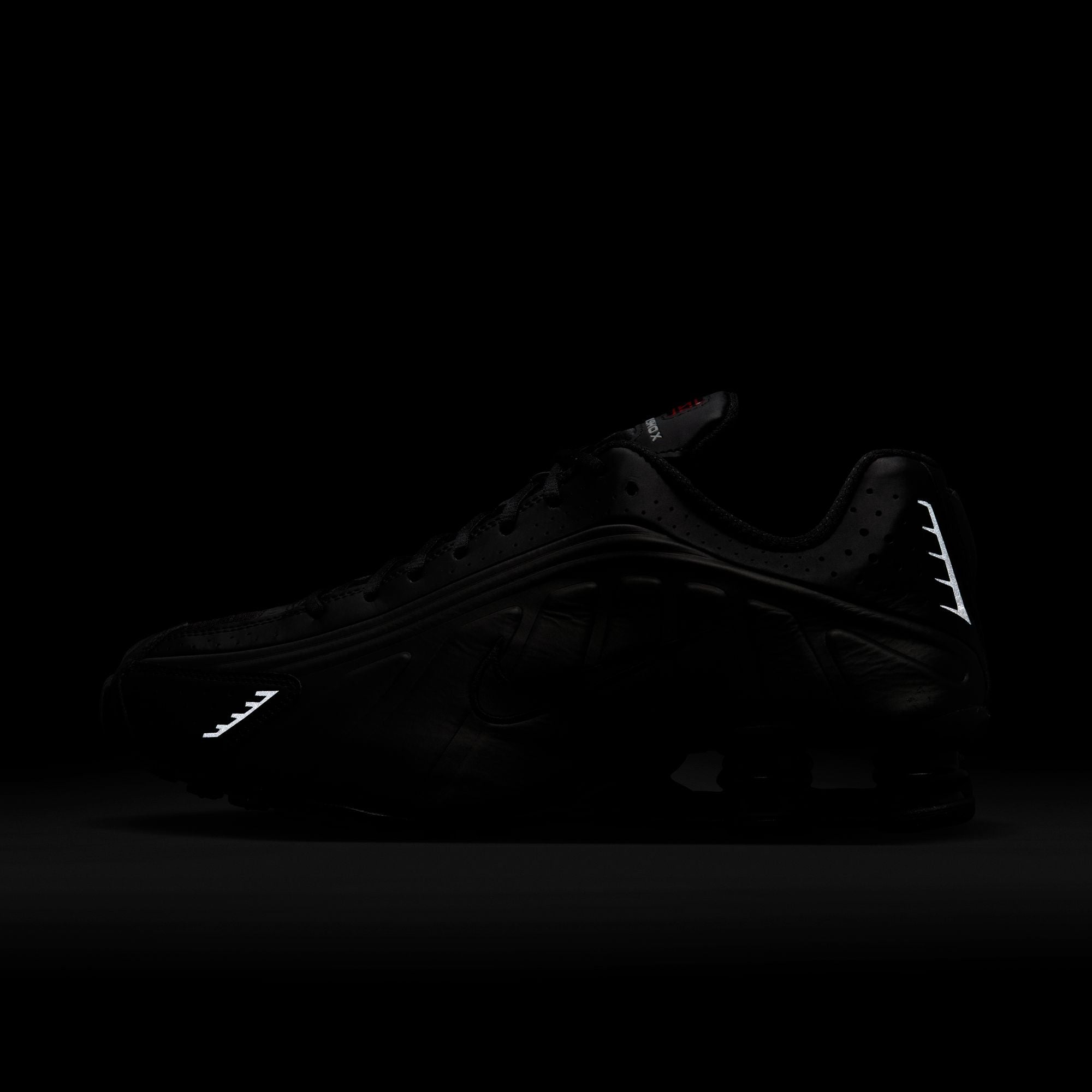 Nike Shox R4 ‘Black'