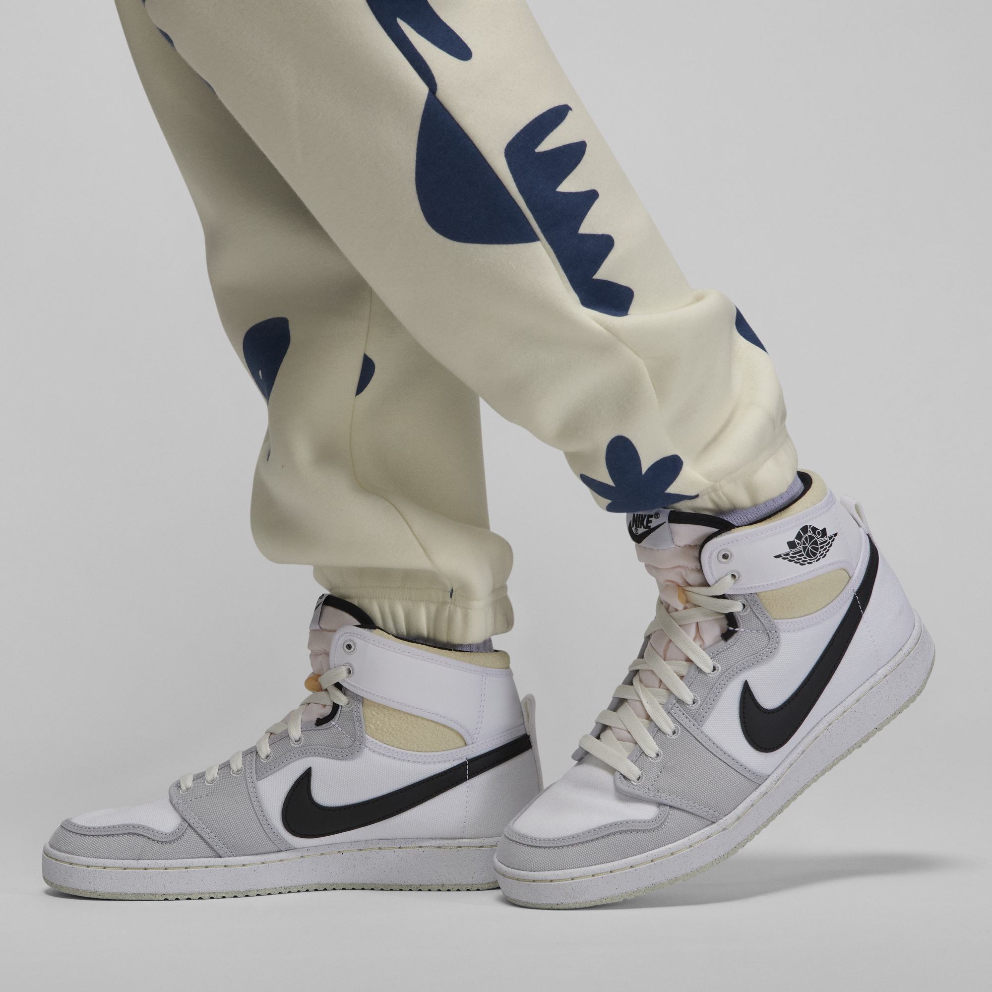 Womens Jordan Artist Series by Mia Lee Fleece Sweatpants 'Sail'
