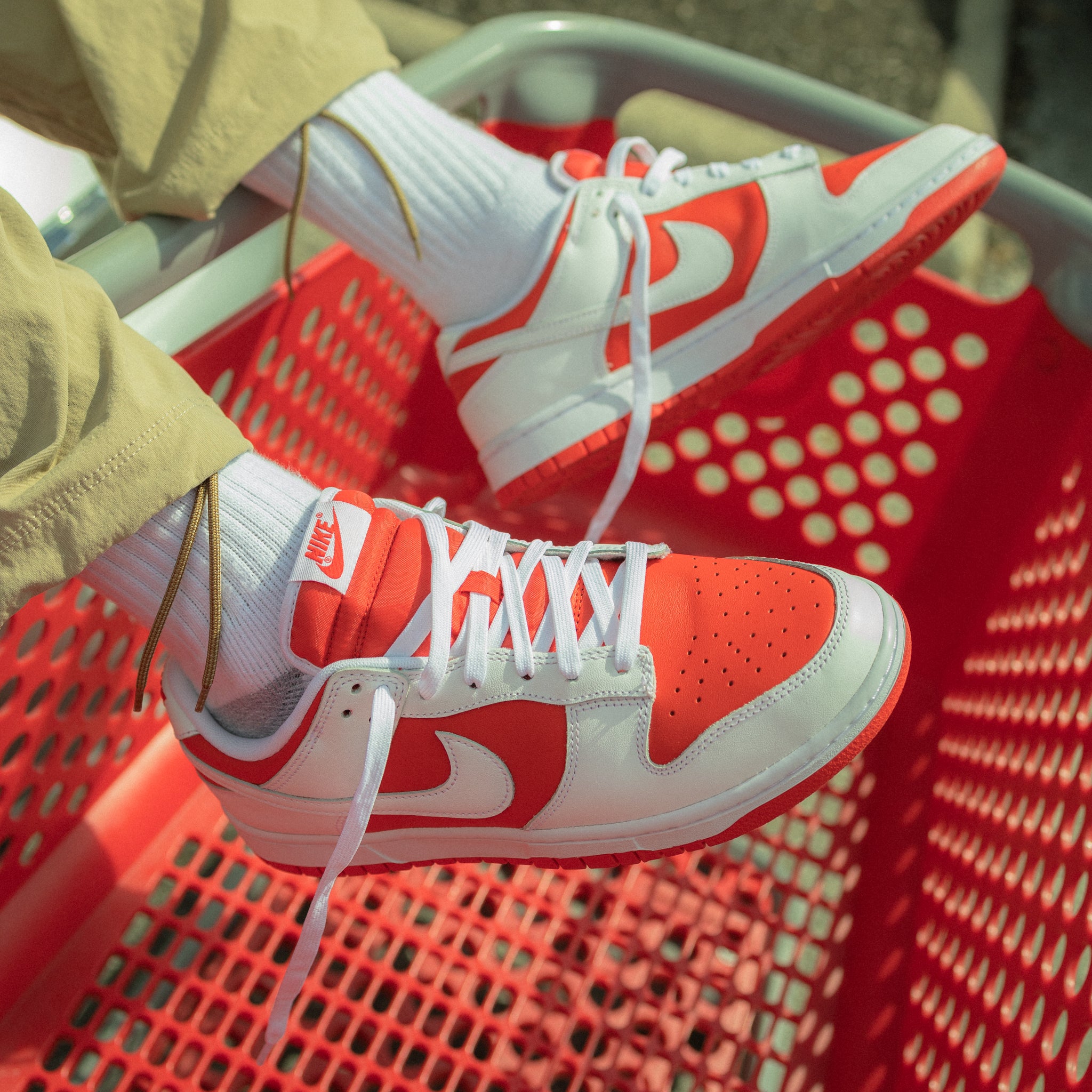 nike dunk low retro white red