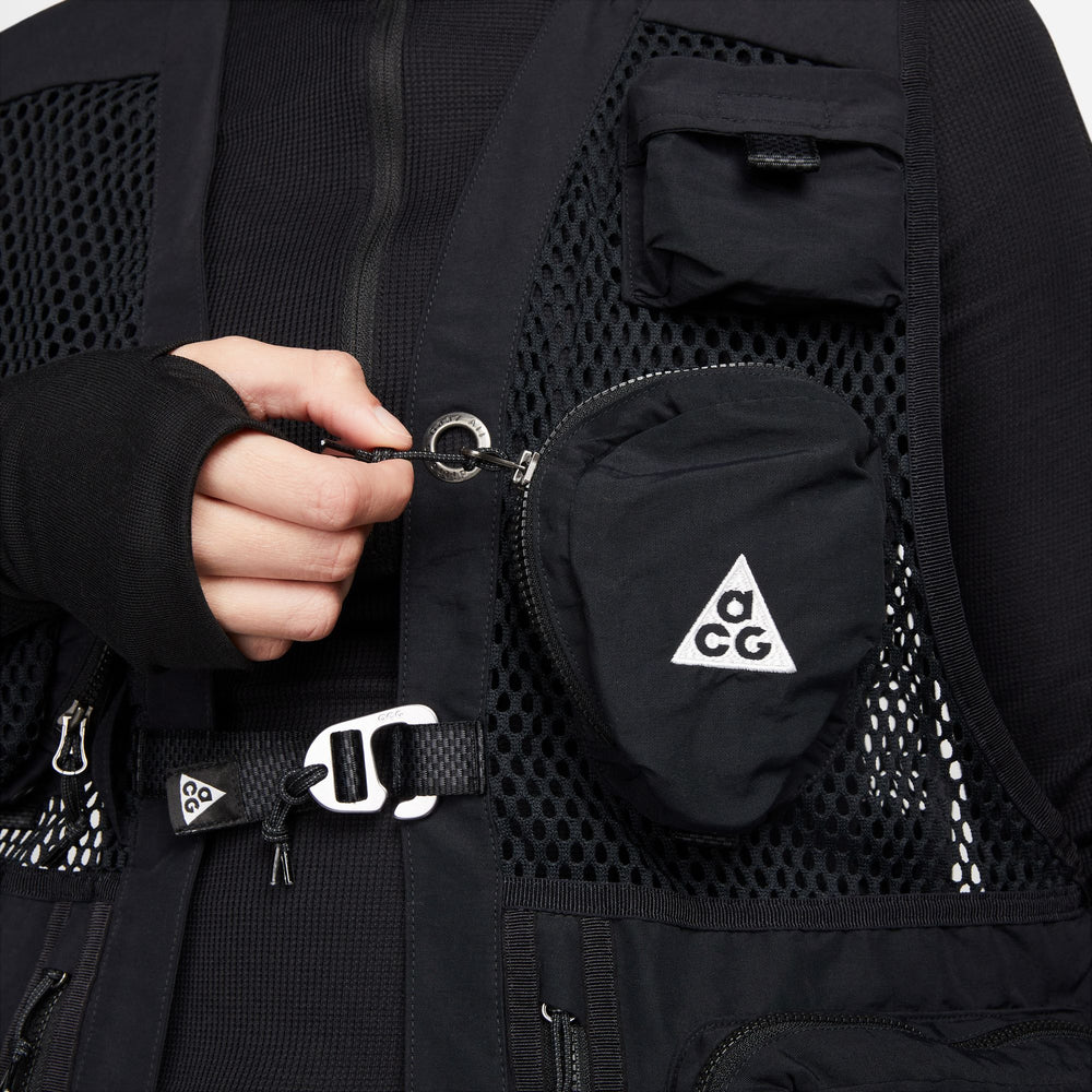 
                  
                    Load image into Gallery viewer, Nike ACG Buttles Vest &amp;#39;Black&amp;#39;
                  
                