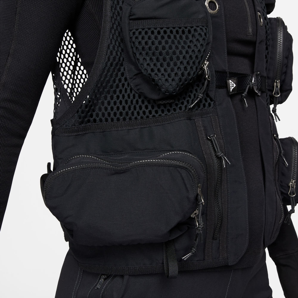 
                  
                    Load image into Gallery viewer, Nike ACG Buttles Vest &amp;#39;Black&amp;#39;
                  
                
