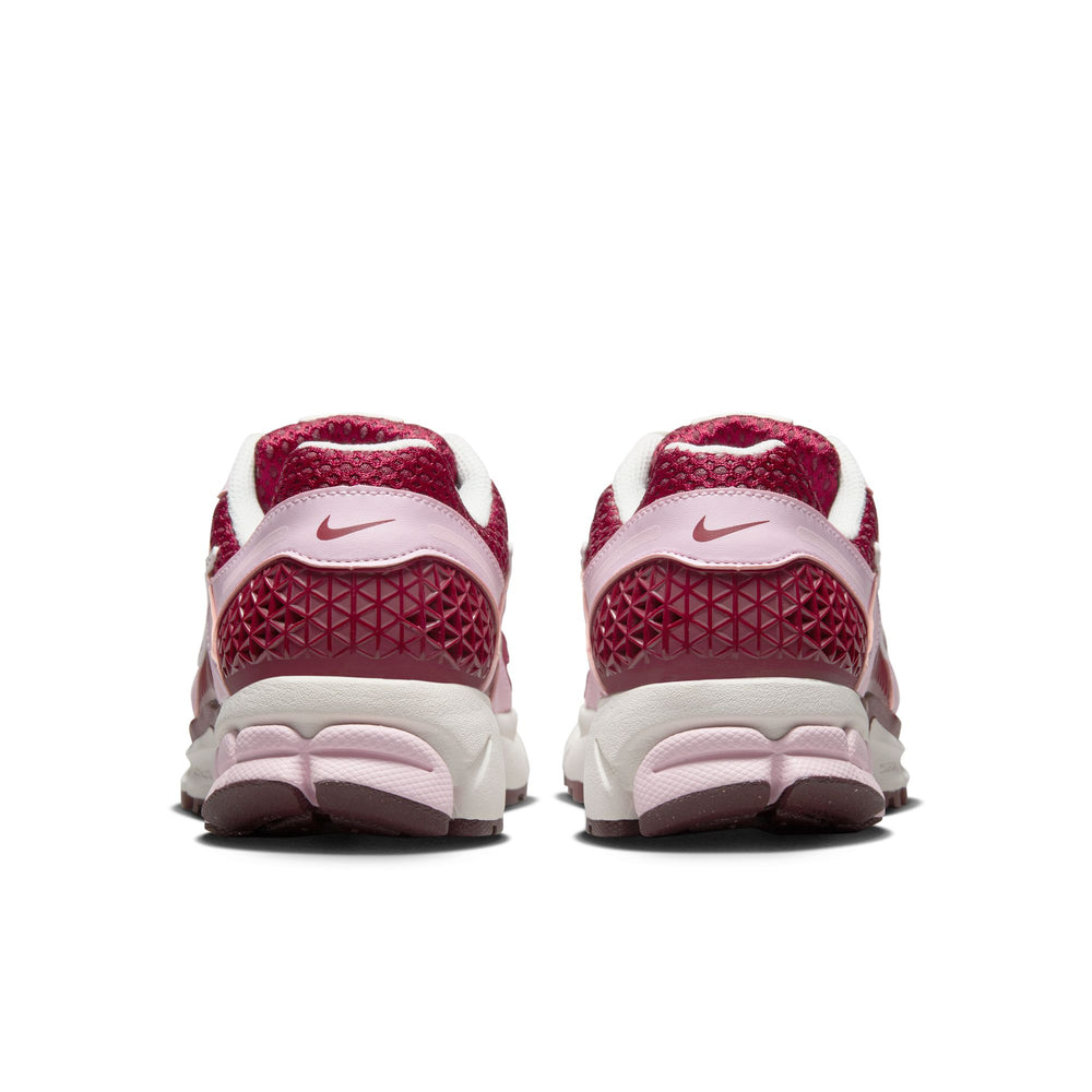 
                  
                    Load image into Gallery viewer, Womens Nike Vomero 5 &amp;#39;Pink Foam&amp;#39;
                  
                