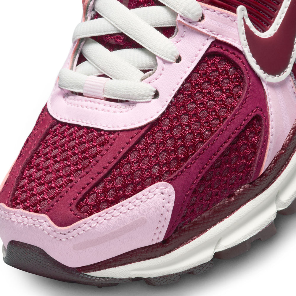 
                  
                    Load image into Gallery viewer, Womens Nike Vomero 5 &amp;#39;Pink Foam&amp;#39;
                  
                