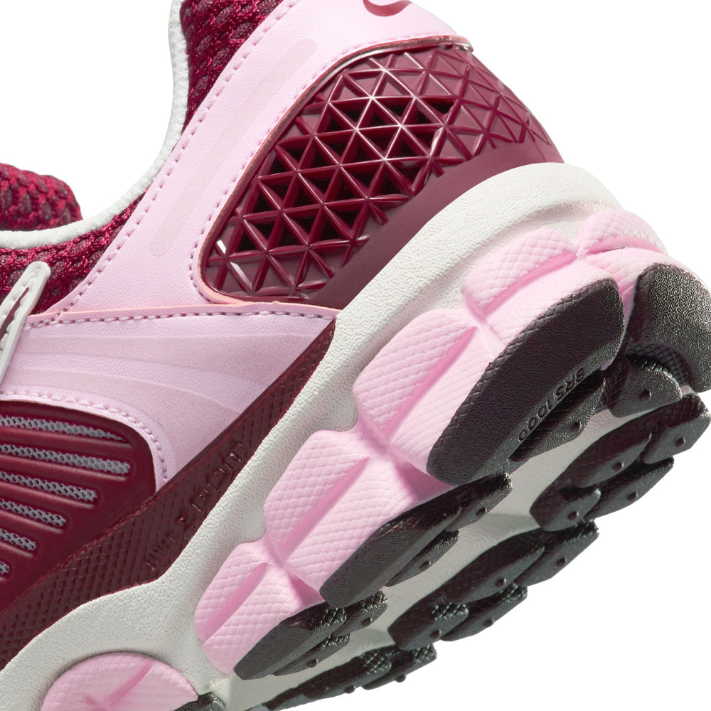 
                  
                    Load image into Gallery viewer, Womens Nike Vomero 5 &amp;#39;Pink Foam&amp;#39;
                  
                