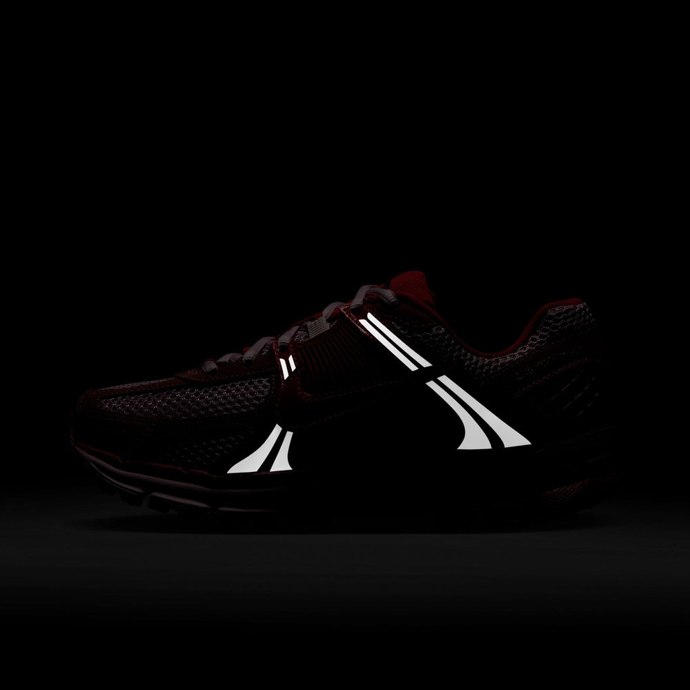 
                  
                    Load image into Gallery viewer, Womens Zoom Nike Vomero 5 &amp;#39;Pink&amp;#39;
                  
                