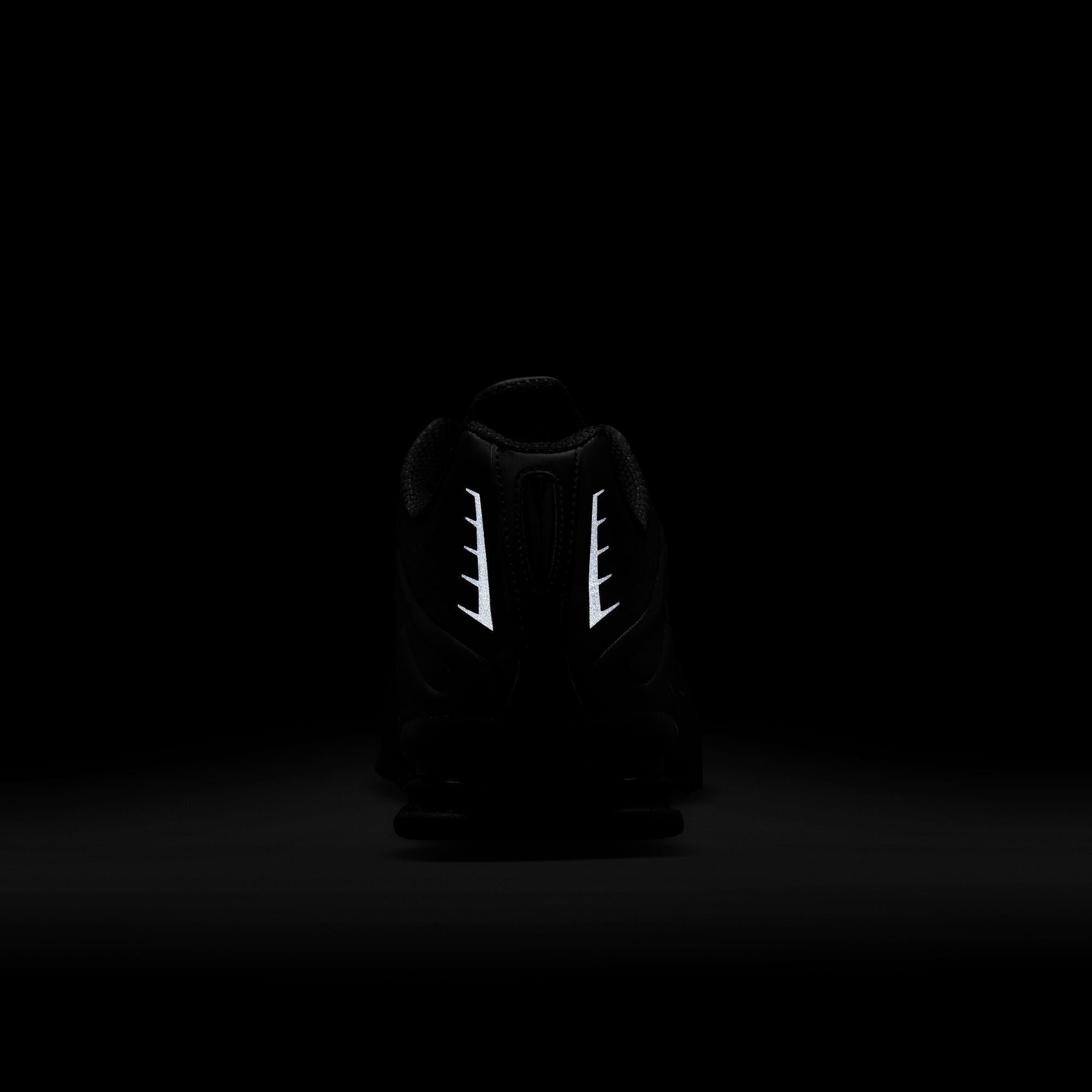 Nike Shox R4 ‘Black'