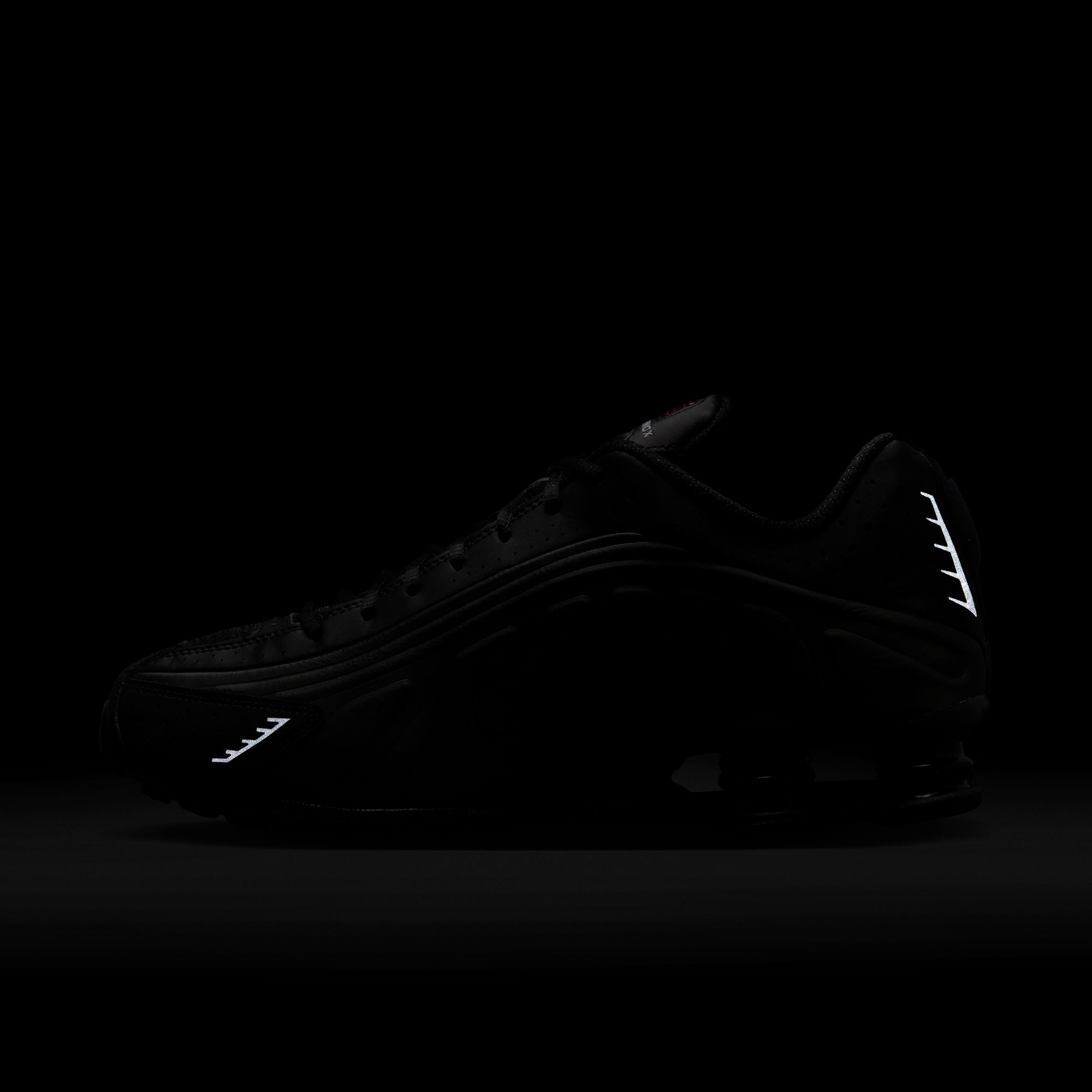 Nike Shox R4 ‘Black'