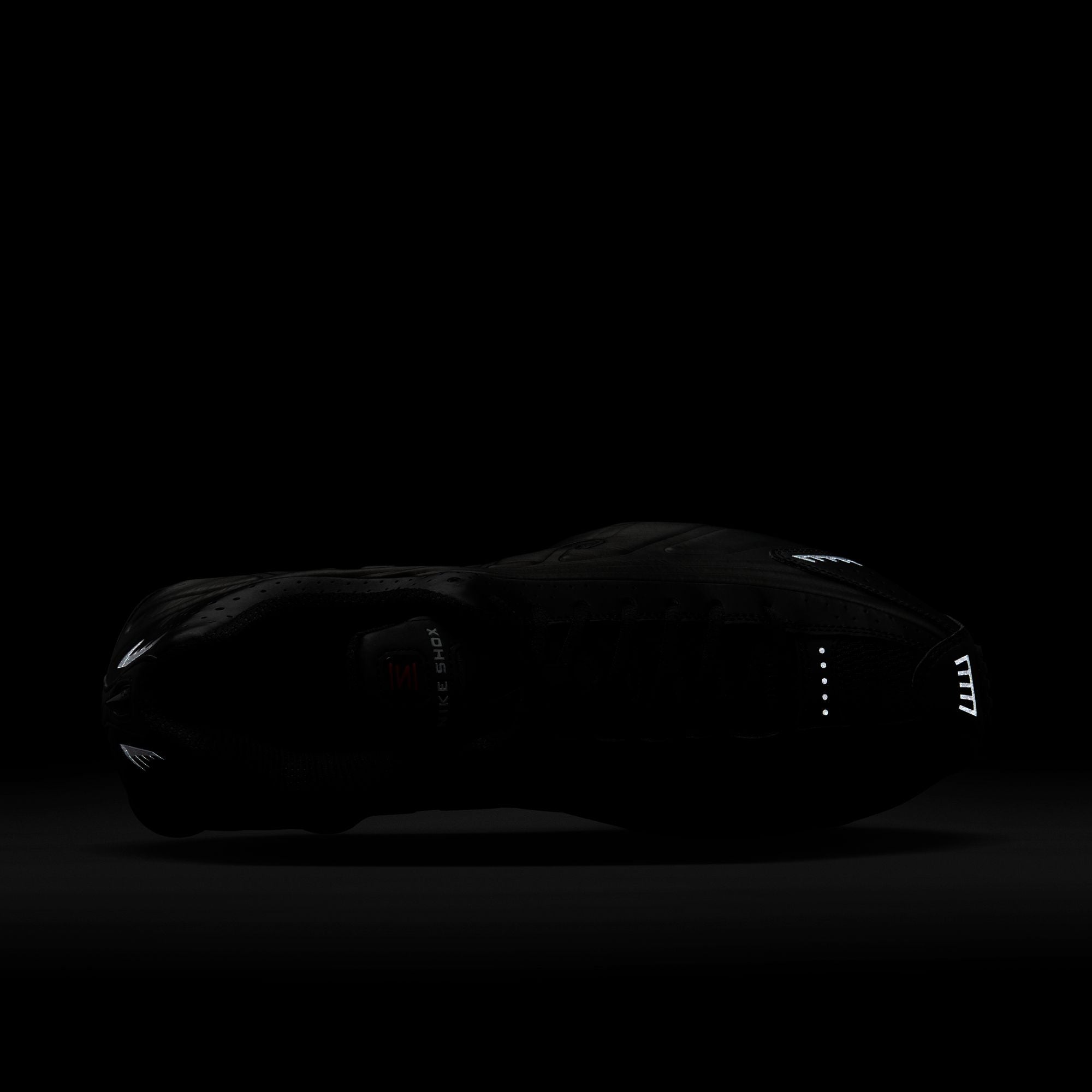 Nike Shox R4 ‘Black'