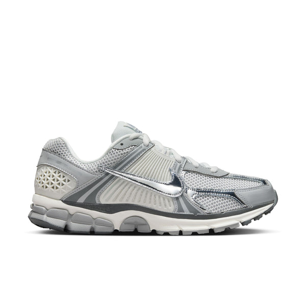 NIKEスニーカー　ZOOM VOMERO 5 Nike Zoom Vomero 5 'Summit White/Metallic Silver'