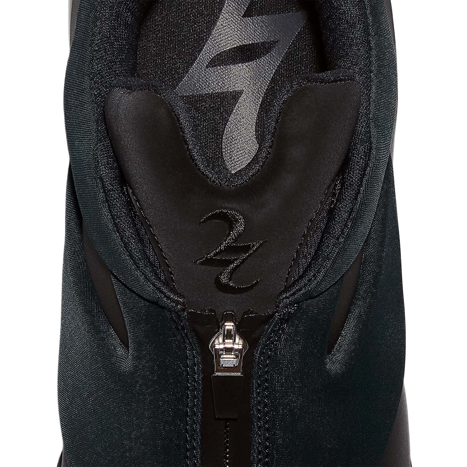 Converse Shai 001: Charm 'Black Ox Black'