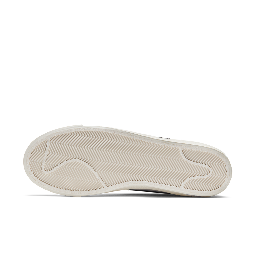 
                  
                    Load image into Gallery viewer, Nike Blazer Mid &amp;#39;77 Vintage &amp;#39;White/Black&amp;#39;
                  
                