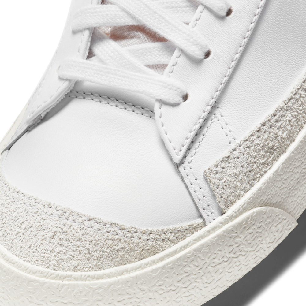 
                  
                    Load image into Gallery viewer, Nike Blazer Mid &amp;#39;77 Vintage &amp;#39;White/Black&amp;#39;
                  
                