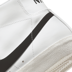 
                  
                    Load image into Gallery viewer, Nike Blazer Mid &amp;#39;77 Vintage &amp;#39;White/Black&amp;#39;
                  
                