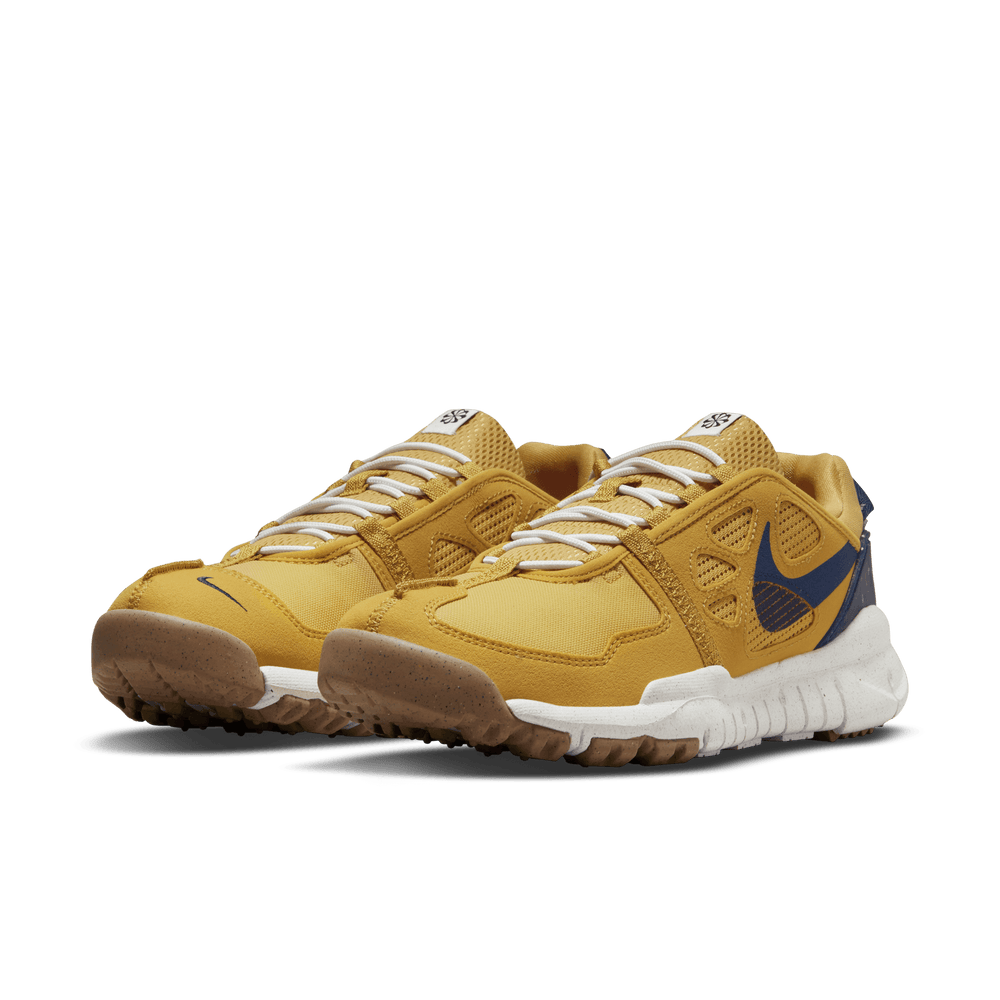 
                  
                    Load image into Gallery viewer, Nike Free Terra Vista &amp;#39;Sanded Gold&amp;#39;
                  
                