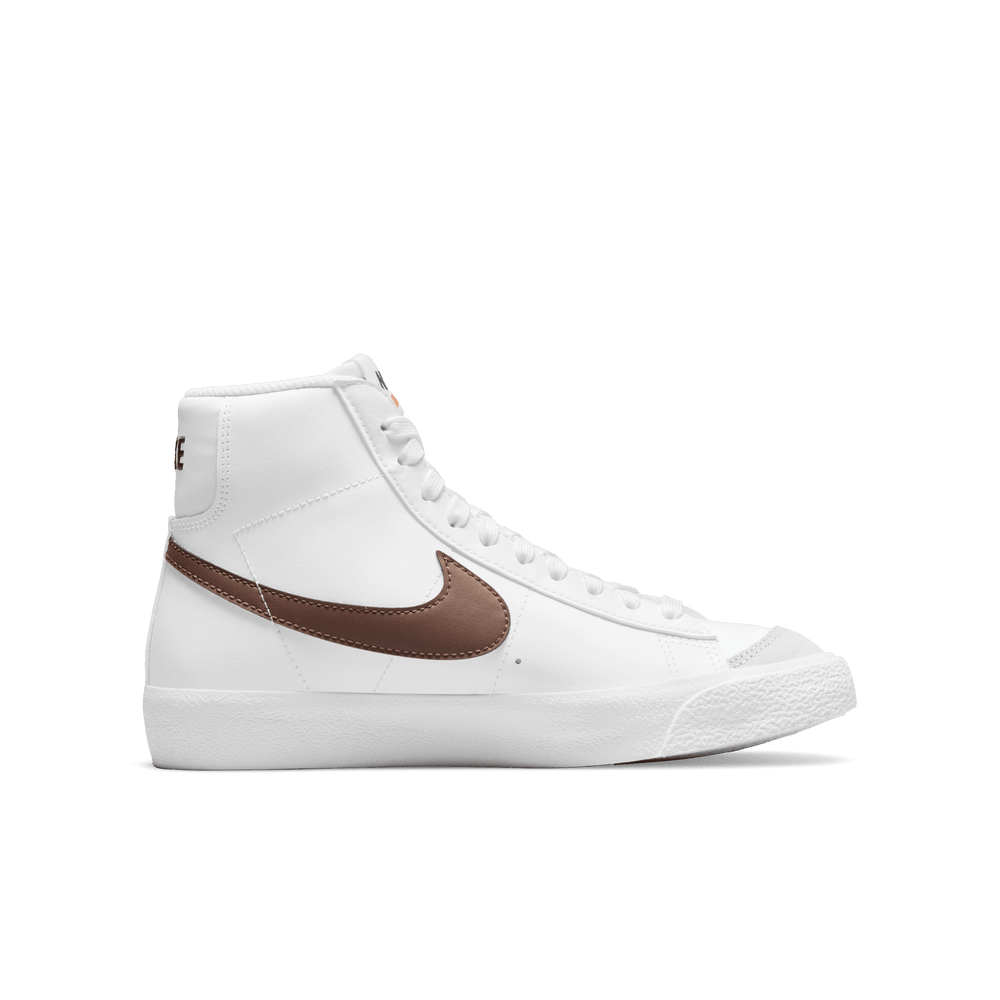 
                  
                    Load image into Gallery viewer, Youth Nike Blazer Mid &amp;#39;77 GS &amp;#39;Vivid Sulfur&amp;#39;
                  
                