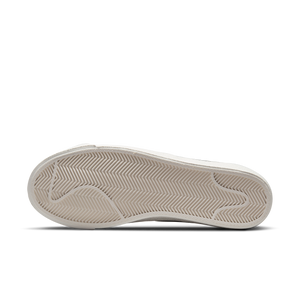 
                  
                    Load image into Gallery viewer, Womens Nike Blazer Low &amp;#39;77 &amp;#39;White/ Black Heel&amp;#39;
                  
                
