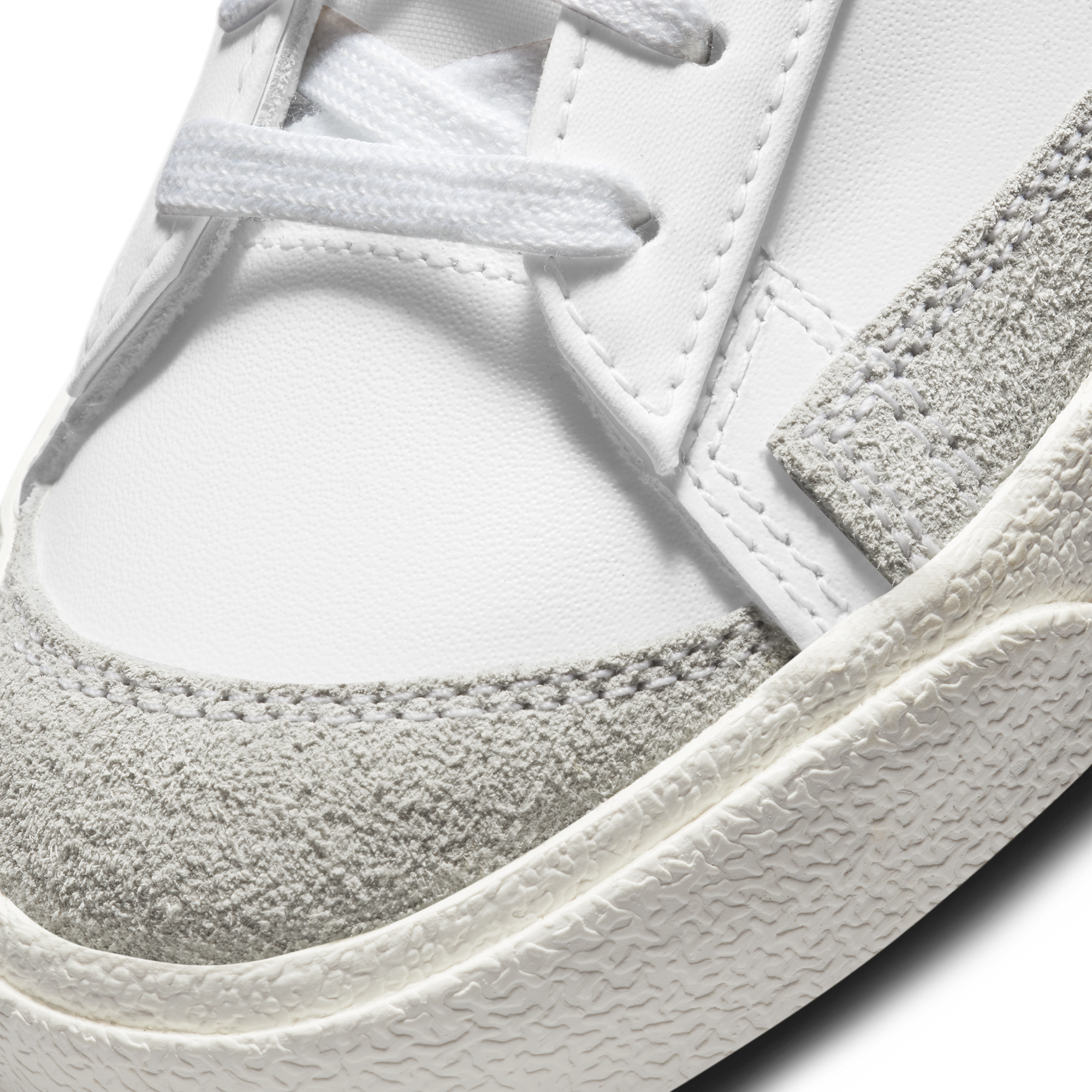 Womens Nike Blazer Low '77 'White/ Black Heel'