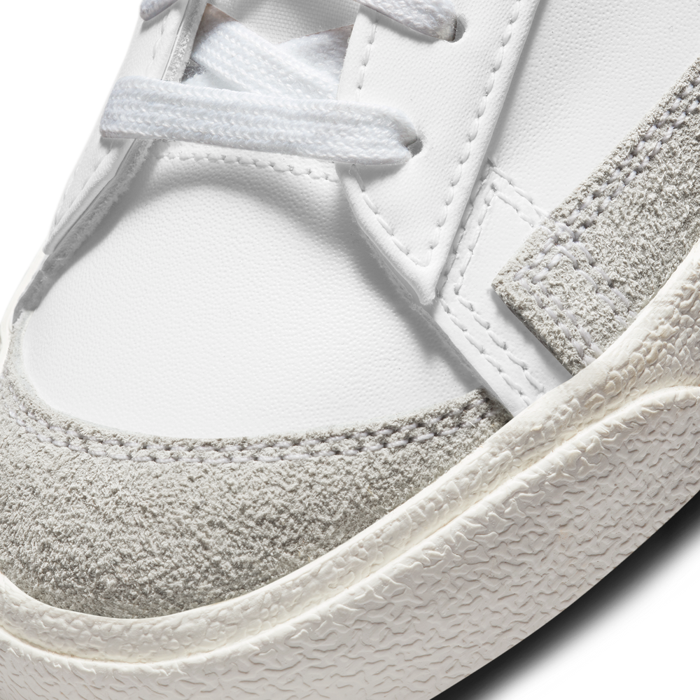 
                  
                    Load image into Gallery viewer, Womens Nike Blazer Low &amp;#39;77 &amp;#39;White/ Black Heel&amp;#39;
                  
                
