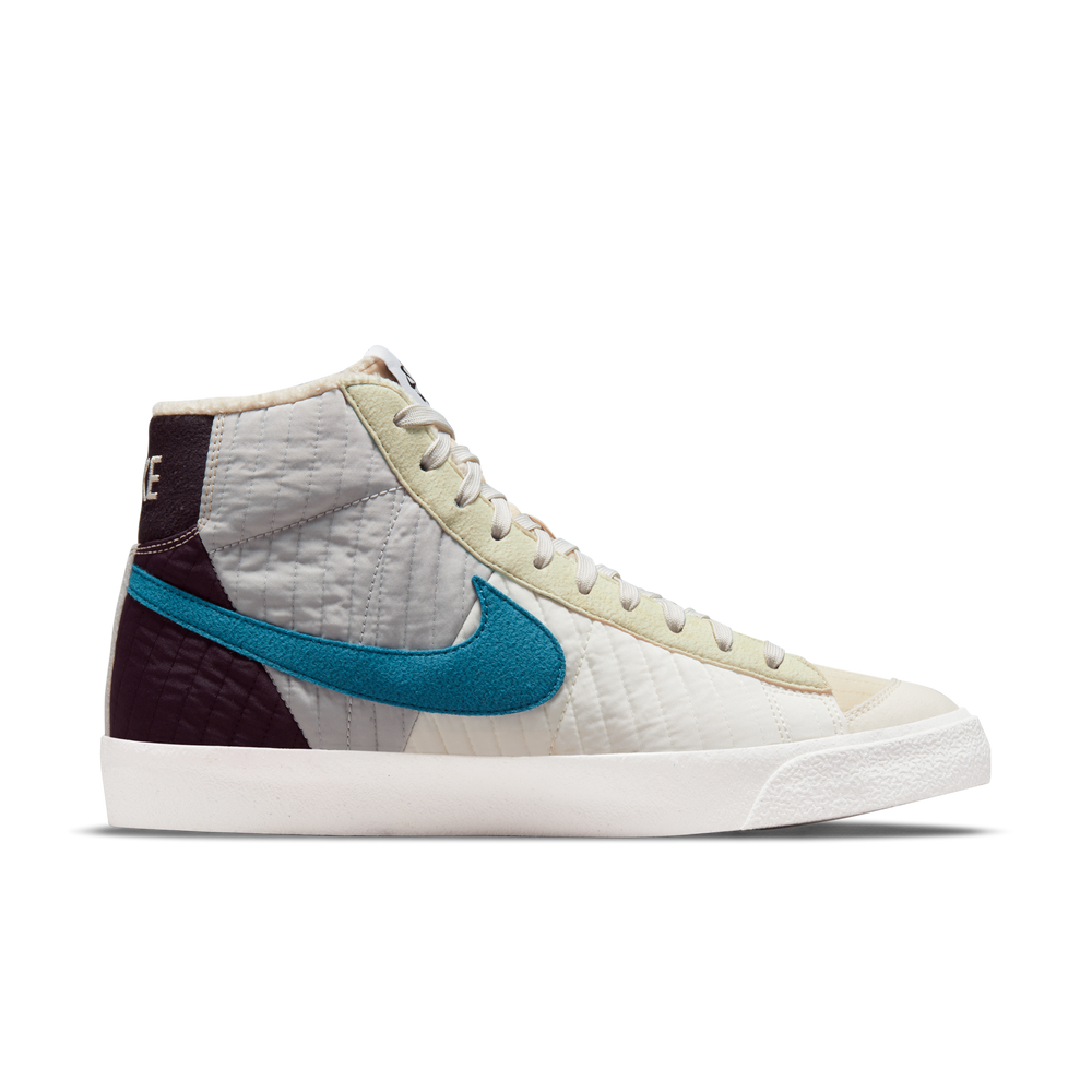 
                  
                    Load image into Gallery viewer, Nike Blazer Mid &amp;#39;77 Premium &amp;#39;Sail Quilt&amp;#39;
                  
                