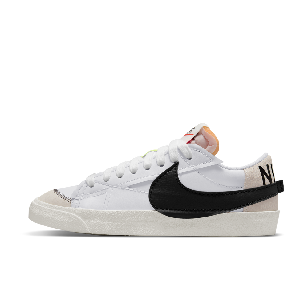 
                  
                    Load image into Gallery viewer, Nike Blazer Low 77&amp;#39; Jumbo &amp;#39;Black&amp;#39;
                  
                