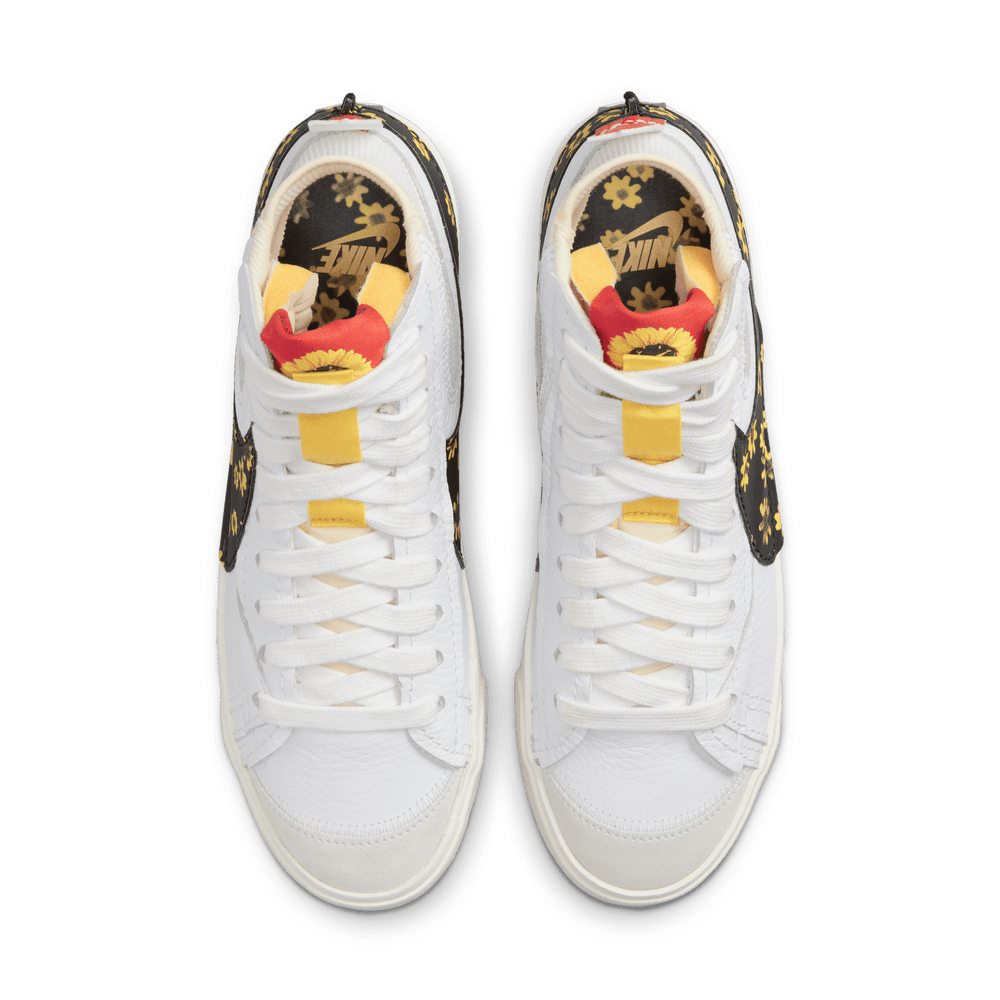 
                  
                    Load image into Gallery viewer, Nike Blazer Mid &amp;#39;77 Jumbo &amp;#39;Floral&amp;#39;
                  
                