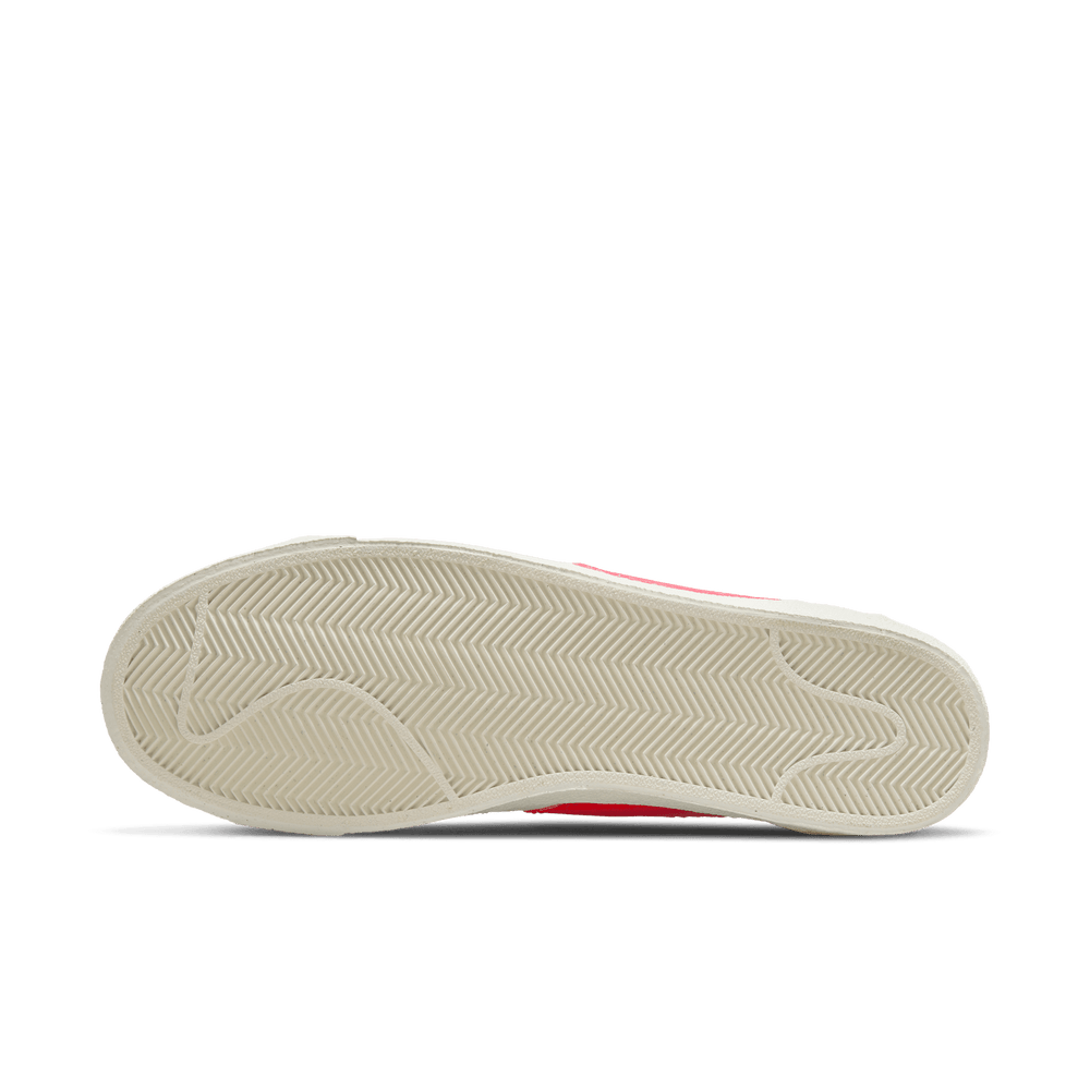 
                  
                    Load image into Gallery viewer, Nike Blazer Low 77&amp;#39; Jumbo &amp;#39;Red&amp;#39;
                  
                