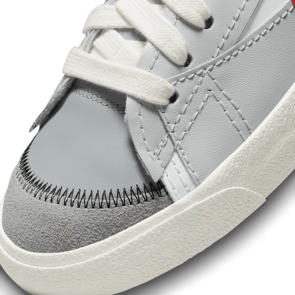 
                  
                    Load image into Gallery viewer, Nike Blazer Low 77&amp;#39; Jumbo &amp;#39;Red&amp;#39;
                  
                