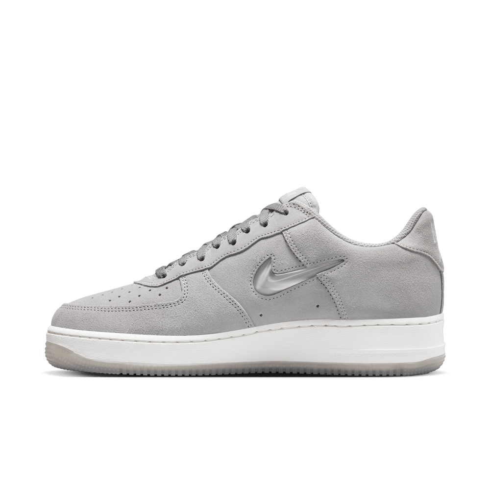 
                  
                    Load image into Gallery viewer, Nike Air Force 1 Low Retro &amp;#39;Light Smoke Grey&amp;#39;
                  
                