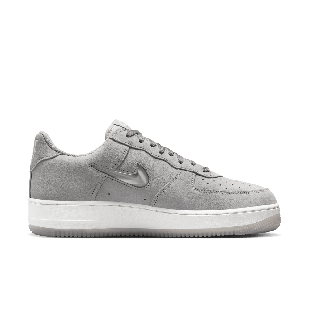 
                  
                    Load image into Gallery viewer, Nike Air Force 1 Low Retro &amp;#39;Light Smoke Grey&amp;#39;
                  
                