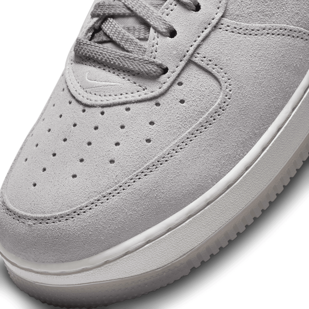 
                  
                    Load image into Gallery viewer, Nike Air Force 1 Low Retro &amp;#39;Light Smoke Grey&amp;#39;
                  
                