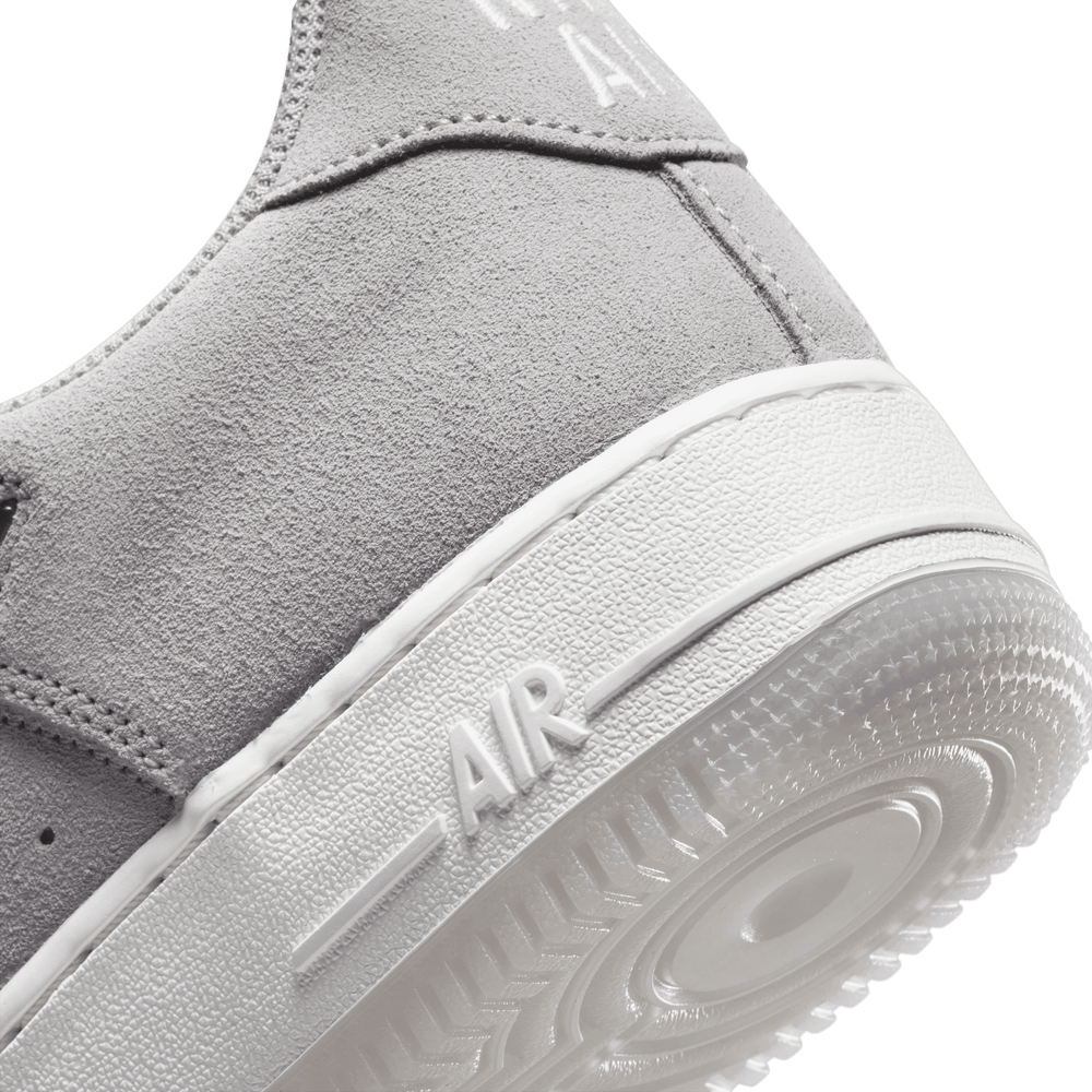 
                  
                    Load image into Gallery viewer, Nike Air Force 1 Low Retro &amp;#39;Light Smoke Grey&amp;#39;
                  
                