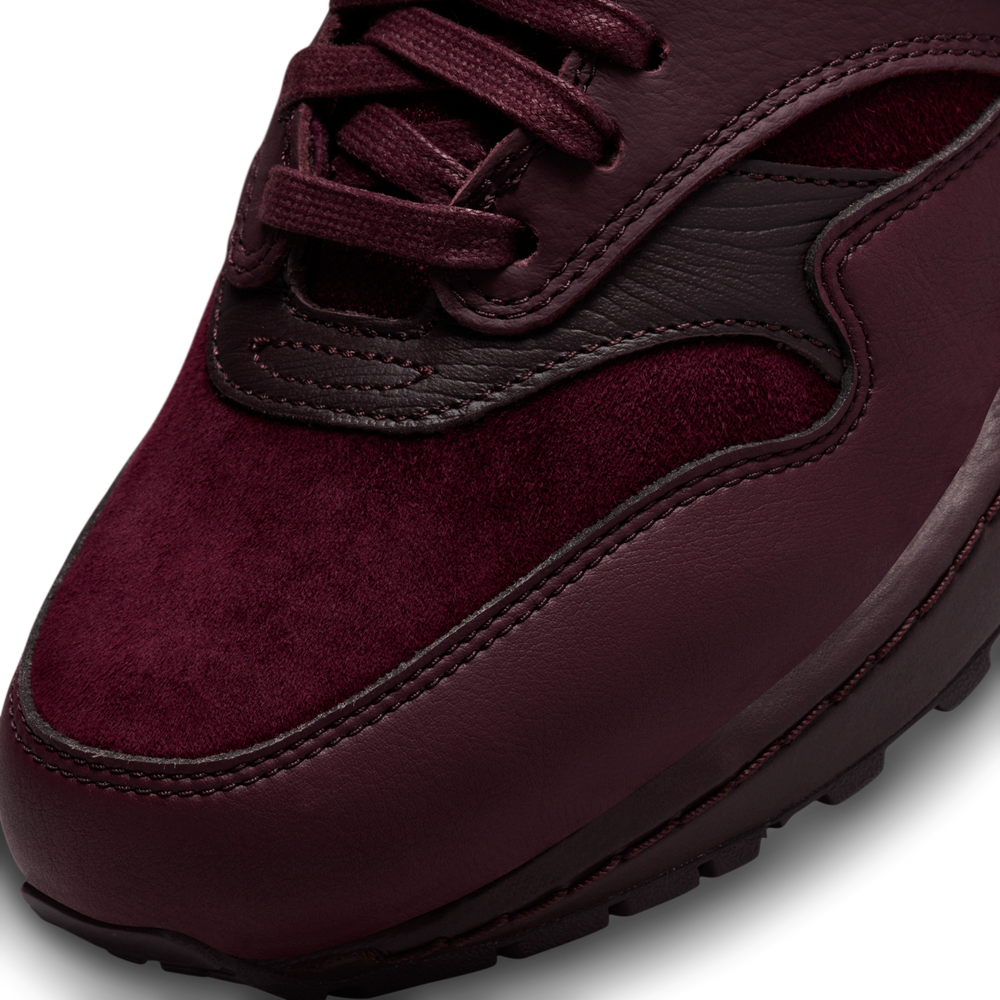 
                  
                    Load image into Gallery viewer, Womens Nike Air Max 1 &amp;#39;87 &amp;#39;Burgundy Crush&amp;#39;
                  
                