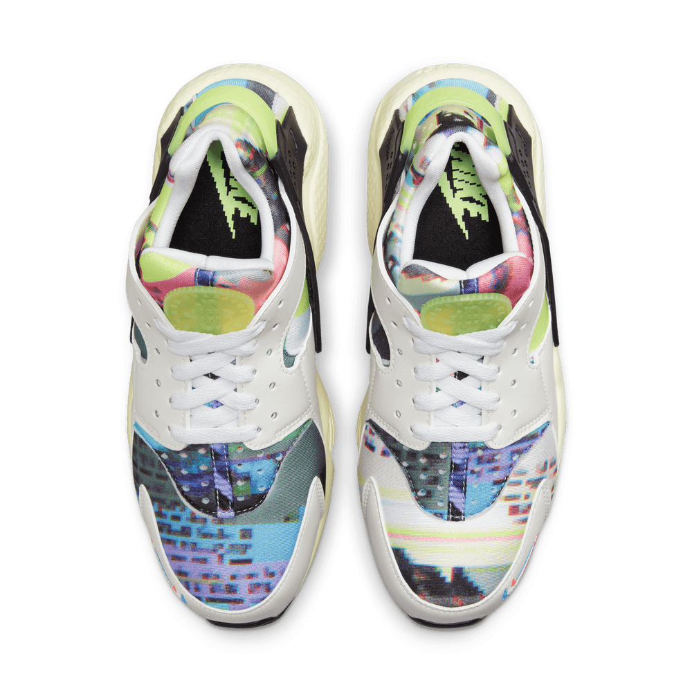 
                  
                    Load image into Gallery viewer, Womens Nike Air Huarache SE &amp;#39;Game&amp;#39;
                  
                