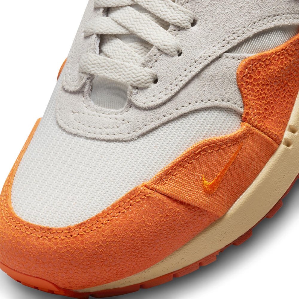 
                  
                    Load image into Gallery viewer, Womens Nike Air Max 1 &amp;#39;Magma Orange&amp;#39;
                  
                