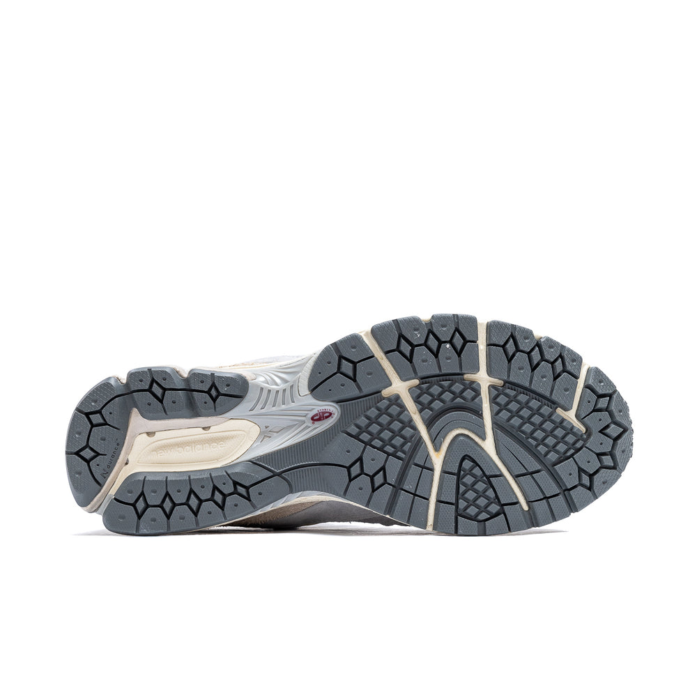 
                  
                    Load image into Gallery viewer, New Balance 2002R &amp;#39;Concrete&amp;#39;
                  
                